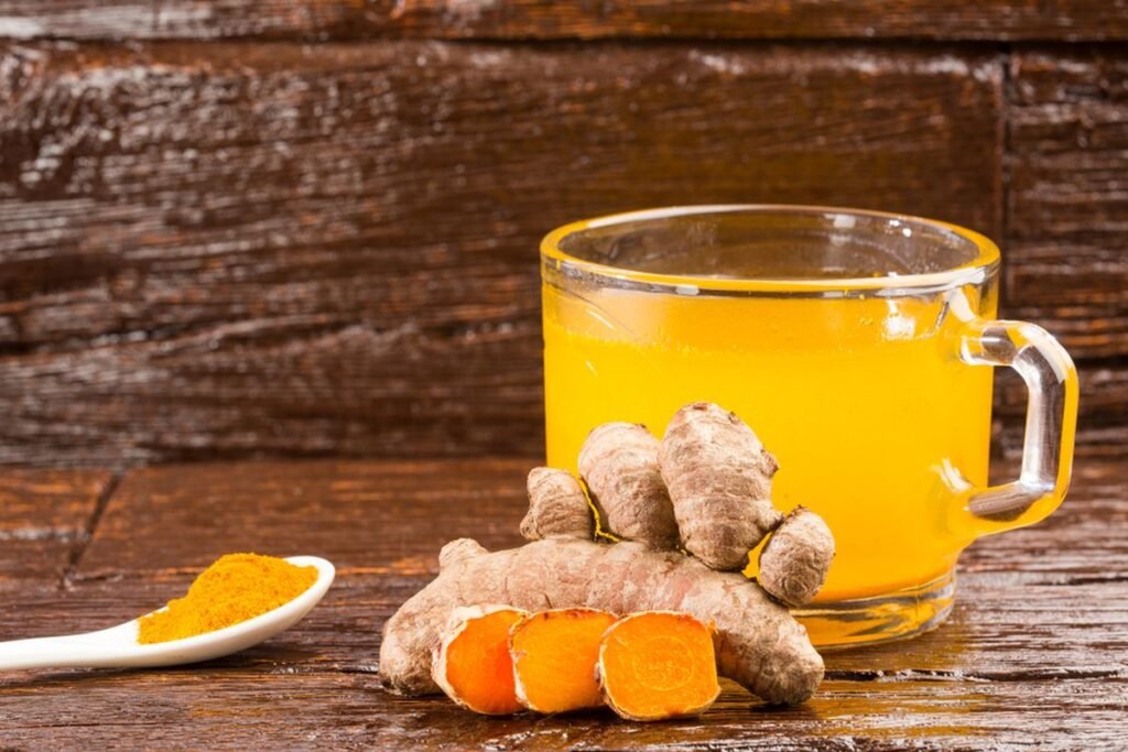 Ritual Pagi Sehat Dengan Ramuan Herbal Jahe Dan Kunyit